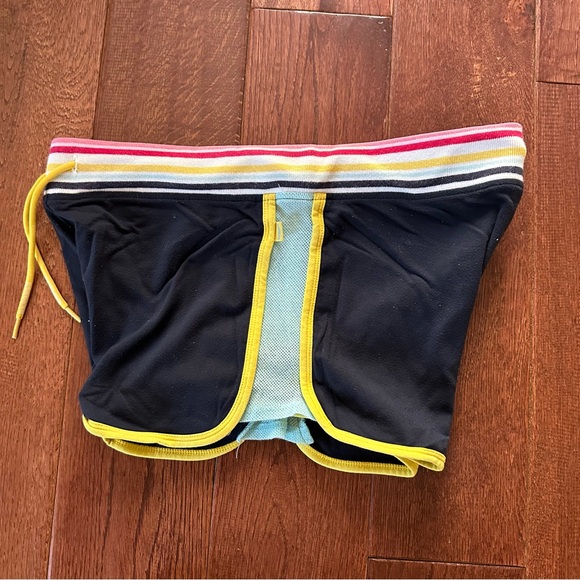 Express Shorts - Picture 2 of 4